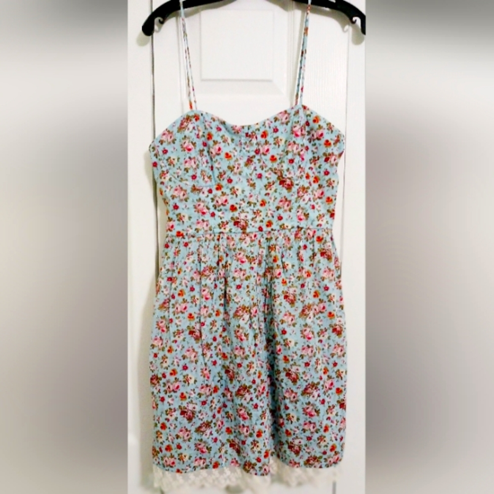 NWOT Sky Blue Floral With Lace Accent Dress Size 11